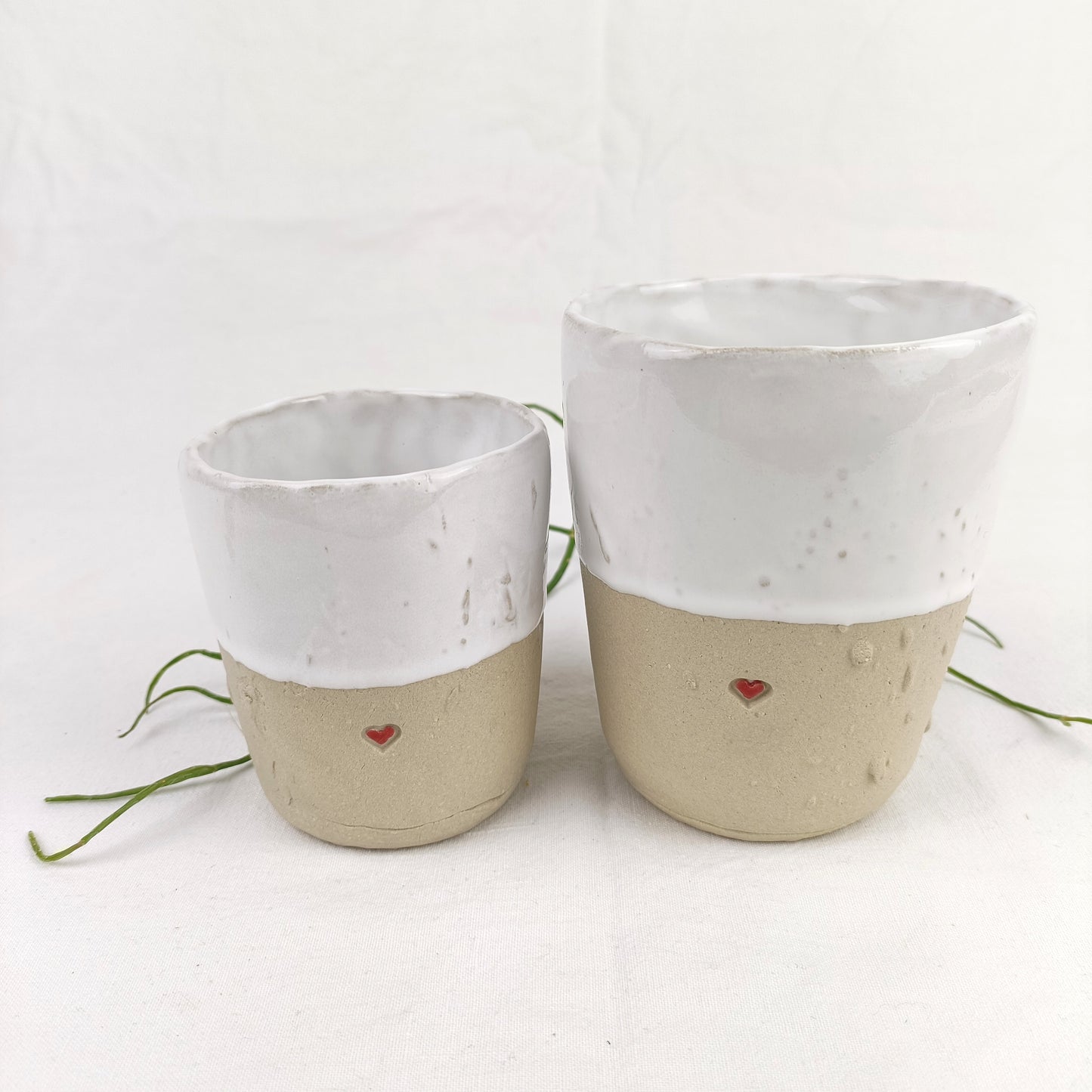 Handgefertigter Keramik Becher mit Herz - ready to ship