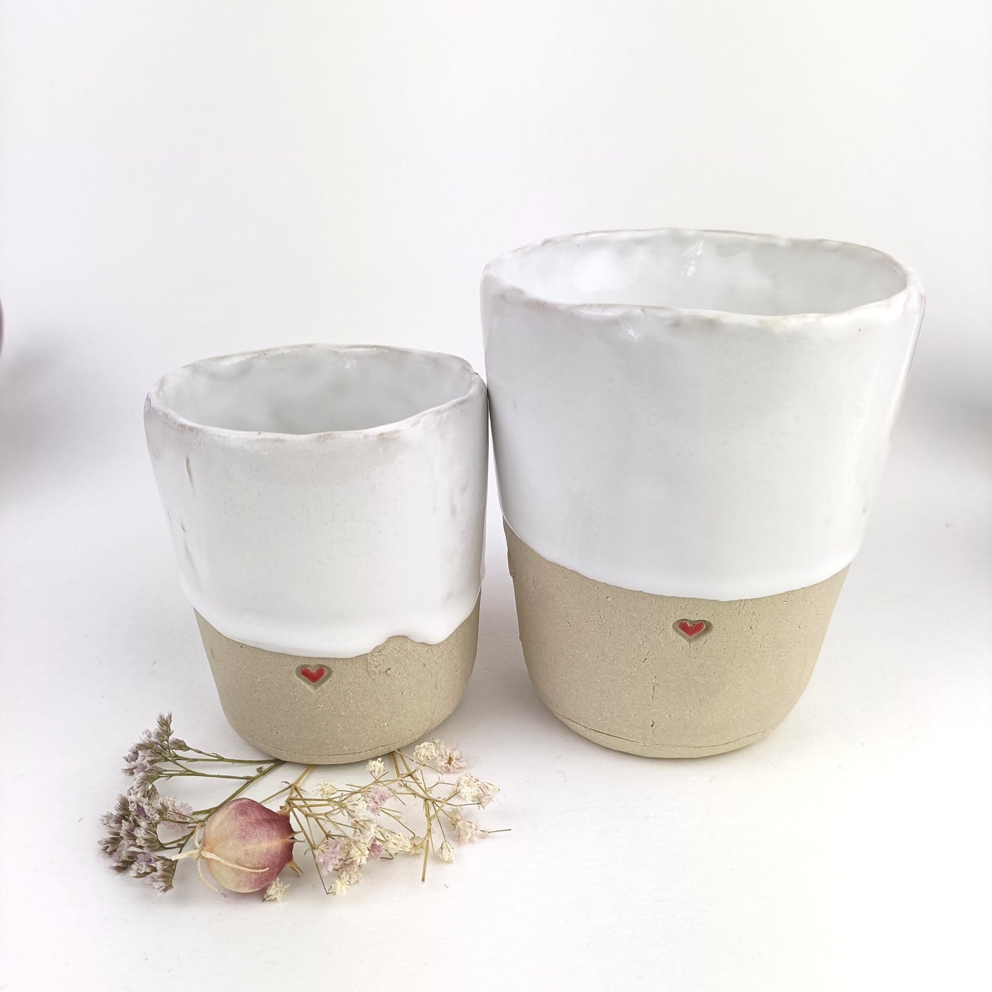 Handgefertigter Keramik Becher mit Herz - ready to ship