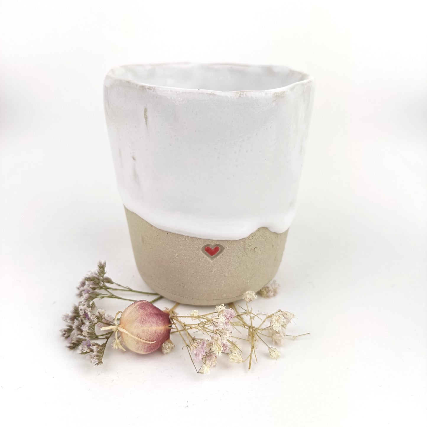 Handgefertigter Keramik Becher mit Herz - ready to ship