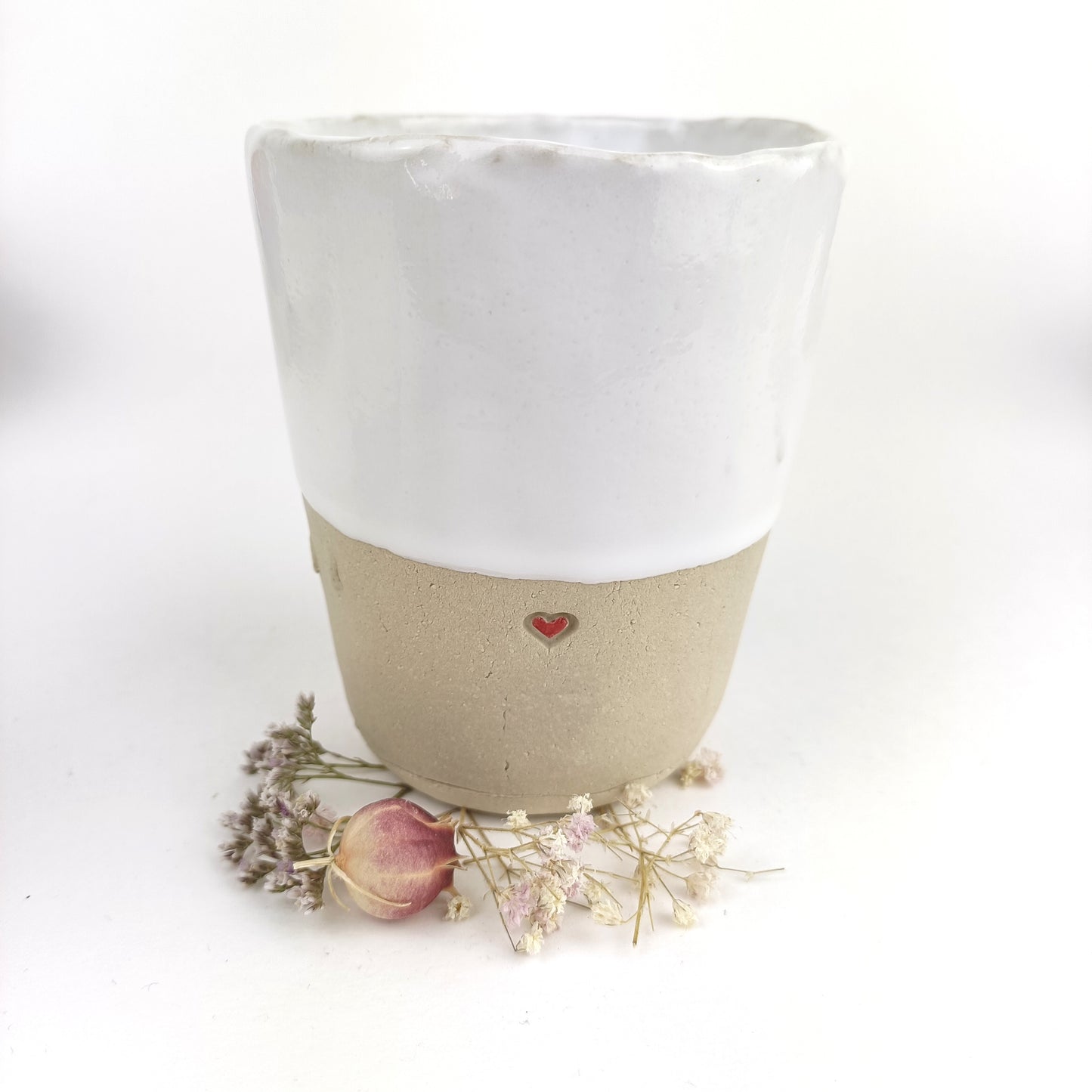 Handgefertigter Keramik Becher mit Herz - ready to ship
