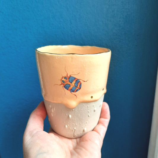 Großer Keramik Becher Gold Käfer - ready to ship