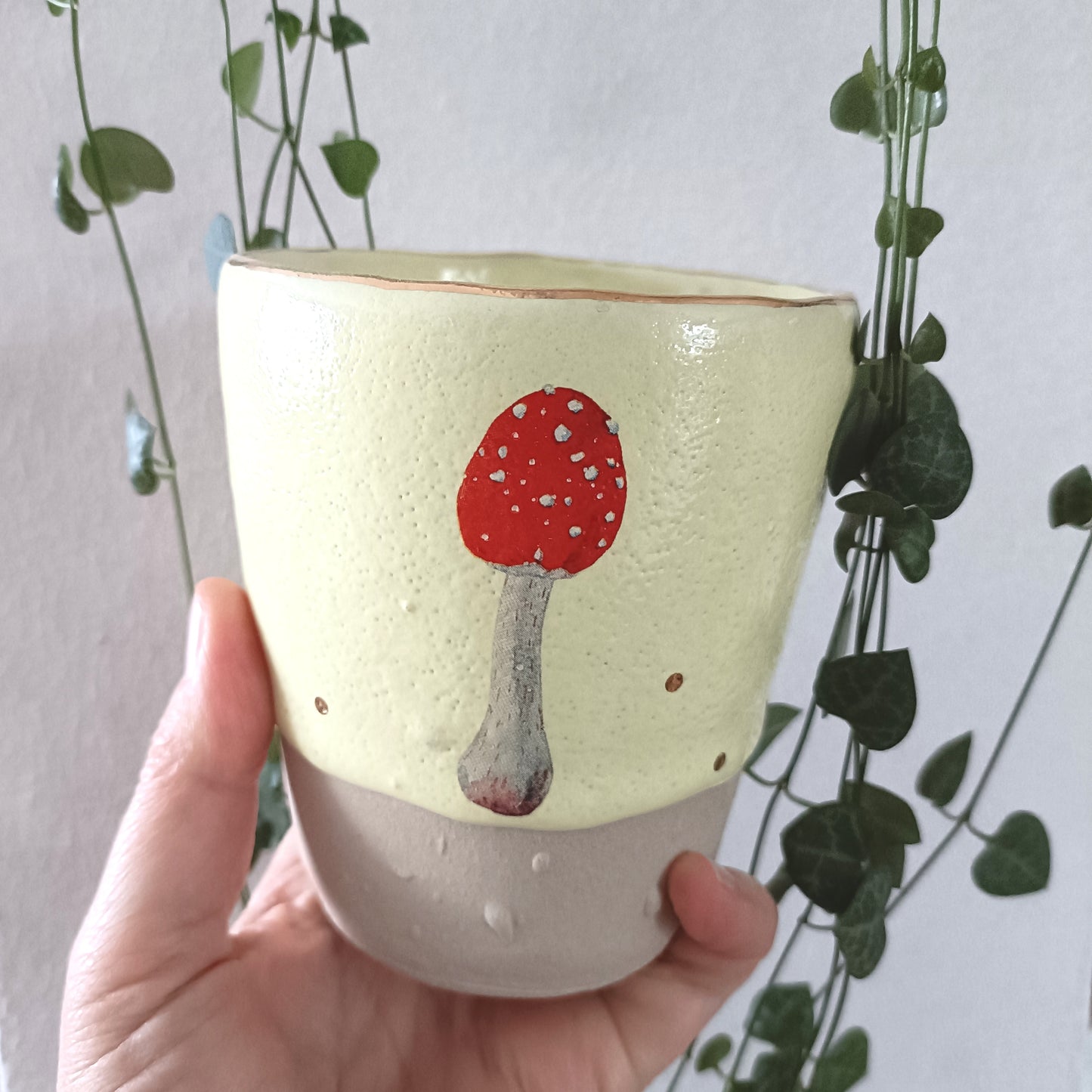 Großer Keramik Becher Gold Pilz - ready to ship